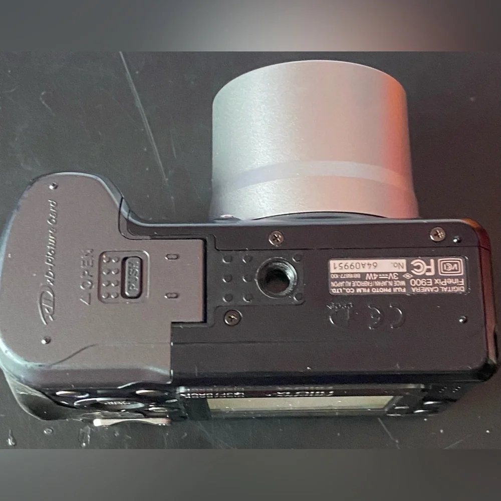 FUJIFILM Finepix E900 9.0MP Black Digital Camera